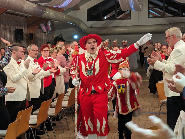 Die Karnevalsgesellschaft Rot-Weiße Garde Bad Driburg freut sich auf die Session. - © Burkhard Battran