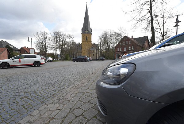Der Markt in Isselhorst findet jeden Freitag statt auf dem Isselhorster Kirchplatz statt. - © sport/presse/foto Dünhölter