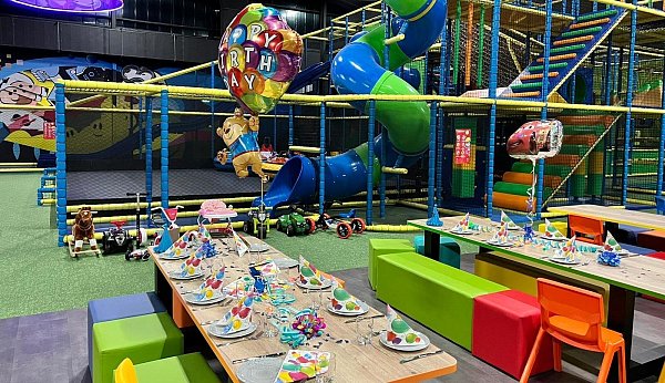 Das Mindocino in Minden bietet spektakuläre Rutschen und die Möglichkeit, Kindergeburtstage zu feiern. - © Mindocino Minden