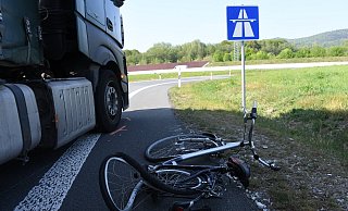 An dieser Auffahrt zur A 33 erfasste der Lkw die Radfahrerin und schleifte sie etwa 30 Meter mit. - Andreas Eickhoff An dieser Auffahrt zur A 33 erfasste der Lkw die Radfahrerin und schleifte sie etwa 30 Meter mit. - Andreas Eickhoff