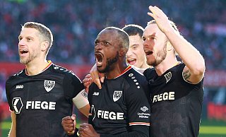 Für David Kinsombi (M.) läuft es bei Preußen Münster bislang recht gut. Hier jubelt er mit Marc Lorenz (l.) und Jorrit Hendrix über seinen 1:1-Treffer in Kaiserslautern. - Imago Images Für David Kinsombi (M.) läuft es bei Preußen Münster bislang recht gut. Hier jubelt er mit Marc Lorenz (l.) und Jorrit Hendrix über seinen 1:1-Treffer in Kaiserslautern. - Imago Images
