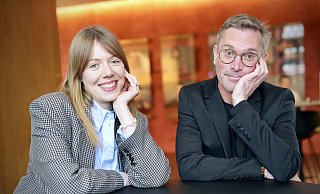 Dramaturgin Laura Herder und Ingo Börchers sind ein gutes Team bei Dem Ingo wird die Oper erklärt im Loft. - Peter Unger Dramaturgin Laura Herder und Ingo Börchers sind ein gutes Team bei Dem Ingo wird die Oper erklärt im Loft. - Peter Unger