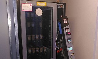 Das Bezahlelement des Eis-Automaten wurde herausgebrochen, das Bargeld gestohlen. - Heimo Stefula Das Bezahlelement des Eis-Automaten wurde herausgebrochen, das Bargeld gestohlen. - Heimo Stefula