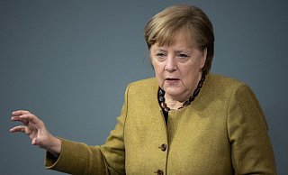 Bundeskanzlerin Angela Merkel nimmt im Bundestag Stellung zu den Ergebnissen der Bund-Länder-Runde. - Foto: Bernd von Jutrczenka/dpa Bundeskanzlerin Angela Merkel nimmt im Bundestag Stellung zu den Ergebnissen der Bund-Länder-Runde. - Foto: Bernd von Jutrczenka/dpa
