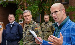 Krisenstabsleiter Ingo Nürnberger (r.) und Oberstleutnant Stefan Heydt (Mitte). - Andreas Zobe Krisenstabsleiter Ingo Nürnberger (r.) und Oberstleutnant Stefan Heydt (Mitte). - Andreas Zobe