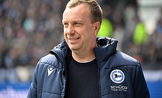 Arminias kaufmännischer Geschäftsführer Christoph Wortmann freut sich über die außerplanmäßigen Einnahmen im DFB-Pokal. - IMAGO/Ulrich Hufnagel Arminias kaufmännischer Geschäftsführer Christoph Wortmann freut sich über die außerplanmäßigen Einnahmen im DFB-Pokal. - IMAGO/Ulrich Hufnagel