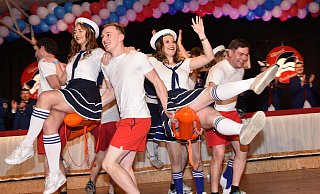 Die O-Town-Dance-Group tanzen den Baywatch-Tanz. - Thomas Kube Die O-Town-Dance-Group tanzen den Baywatch-Tanz. - Thomas Kube
