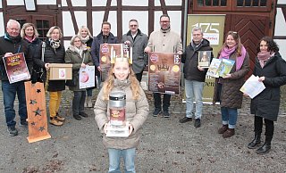 Wie bei der Vorstellung des Programms für das Luciafest in Salzkotten wird auch Ella Schlune als Lucia am 3. Adventssonntag wieder im Mittelpunkt stehen. Die Organisatoren und Sponsoren freuen sich auf das besondere Stadtfest. - Uwe Müller Wie bei der Vorstellung des Programms für das Luciafest in Salzkotten wird auch Ella Schlune als Lucia am 3. Adventssonntag wieder im Mittelpunkt stehen. Die Organisatoren und Sponsoren freuen sich auf das besondere Stadtfest. - Uwe Müller