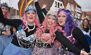 Von Weiberfastnacht bis Rosenmontag wird auch im Kreis Gütersloh kunterbunt Karneval gefeiert. - Birgit Vredenburg Von Weiberfastnacht bis Rosenmontag wird auch im Kreis Gütersloh kunterbunt Karneval gefeiert. - Birgit Vredenburg