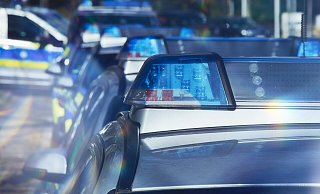 Die Polizei bittet um Hinweise zu dem gefährlichen Flaschenwurf auf ein Auto. - Symbolbild: Pixabay Die Polizei bittet um Hinweise zu dem gefährlichen Flaschenwurf auf ein Auto. - Symbolbild: Pixabay