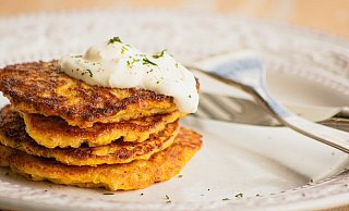 Im Kartoffelhaus darf dieser Klassiker nicht fehlen: Über Reibekuchen dürfen sich auch vegetarische Gäste freuen. - Symbolfoto: Pixabay/locrifa Im Kartoffelhaus darf dieser Klassiker nicht fehlen: Über Reibekuchen dürfen sich auch vegetarische Gäste freuen. - Symbolfoto: Pixabay/locrifa