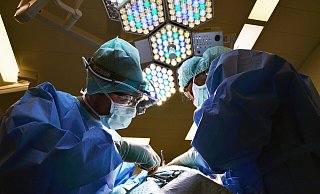 In einer Not-OP musste das Auge des 18-jährigen Petershägers gerettet werden. - Pixabay/Symbolfoto In einer Not-OP musste das Auge des 18-jährigen Petershägers gerettet werden. - Pixabay/Symbolfoto