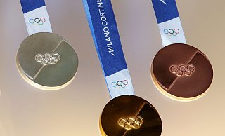 Eine olympische Medaille wollen 2026 viele Wintersportler holen. - Paola Garbuio/LaPresse via ZUMA Press/dpa Eine olympische Medaille wollen 2026 viele Wintersportler holen. - Paola Garbuio/LaPresse via ZUMA Press/dpa