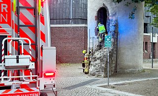 Durch einen technischen Defekt in der Turmbeleuchtung kam es zu einer Rauchentwicklung im Maspernturm. Die Feuerwehr schaltete daraufhin die Stromversorgung ab. - Ralph Meyer Durch einen technischen Defekt in der Turmbeleuchtung kam es zu einer Rauchentwicklung im Maspernturm. Die Feuerwehr schaltete daraufhin die Stromversorgung ab. - Ralph Meyer