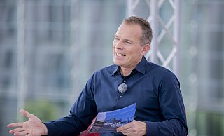 Den Fernsehzuschauern aus "Bericht aus Berlin" bekannt: Oliver Köhr, stellvertretender Leiter des ARD-Hauptstadtstudios, führte in diesem Jahr ARD-Sommerinterviews mit mehreren Politikern. - picture alliance/dpa Den Fernsehzuschauern aus "Bericht aus Berlin" bekannt: Oliver Köhr, stellvertretender Leiter des ARD-Hauptstadtstudios, führte in diesem Jahr ARD-Sommerinterviews mit mehreren Politikern. - picture alliance/dpa