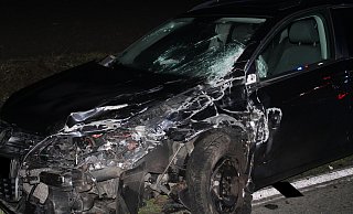 Der Golf wurde durch die Kollision massiv beschädigt. - Polizei Der Golf wurde durch die Kollision massiv beschädigt. - Polizei