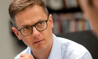 Bezieht Stellung: Carsten Linnemann würde einen Wettbewerb im Bahnverkehr bevorzugen, um das Angebot günstiger zu machen. - Thorsten Schneider Bezieht Stellung: Carsten Linnemann würde einen Wettbewerb im Bahnverkehr bevorzugen, um das Angebot günstiger zu machen. - Thorsten Schneider