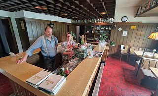 Thomas und Carmen Vögeding werden ihr Gasthaus im Haller Ortsteil Hörste Anfang des nächsten Jahres schließen. - Uwe Pollmeier Thomas und Carmen Vögeding werden ihr Gasthaus im Haller Ortsteil Hörste Anfang des nächsten Jahres schließen. - Uwe Pollmeier