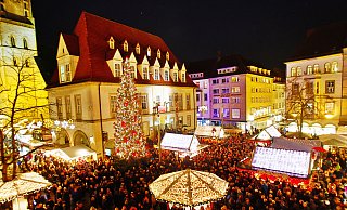 Volle Hütte: Weihnachtsmarkt auf dem Alten Markt. - Bielefeld Marketing GmbH Volle Hütte: Weihnachtsmarkt auf dem Alten Markt. - Bielefeld Marketing GmbH