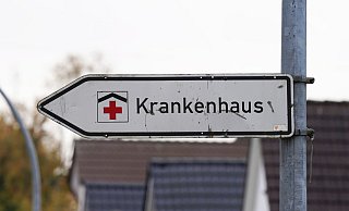 Neuausrichtung der Krankenhausfinanzierung: Die vom Bundestag beschlossene Klinikreform der Ampel soll zu mehr Spezialisierung führen und dürfte auch die Zahl der Krankenhäuser im Land schrumpfen lassen. (Symbolbild) - Marcus Brandt/dpa Neuausrichtung der Krankenhausfinanzierung: Die vom Bundestag beschlossene Klinikreform der Ampel soll zu mehr Spezialisierung führen und dürfte auch die Zahl der Krankenhäuser im Land schrumpfen lassen. (Symbolbild) - Marcus Brandt/dpa