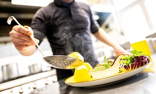 Gütersloher Gastronomen haben erklärt, welche Auswirkungen die Senkung der Mehrwertsteuer für ihre Betriebe hätte. - dpa Gütersloher Gastronomen haben erklärt, welche Auswirkungen die Senkung der Mehrwertsteuer für ihre Betriebe hätte. - dpa