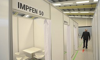 Der Impfstoff von Astrazeneca wird seit Freitrag wieder verabreicht in Hille-Unterlübbe. - Joern Spreen-Ledebur Der Impfstoff von Astrazeneca wird seit Freitrag wieder verabreicht in Hille-Unterlübbe. - Joern Spreen-Ledebur