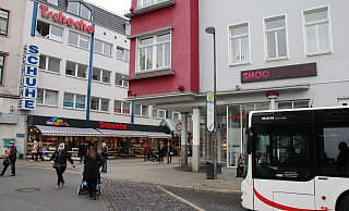 Die beiden gegenüberliegenden Filialen bleiben bestehen. - Susanne Barth Die beiden gegenüberliegenden Filialen bleiben bestehen. - Susanne Barth