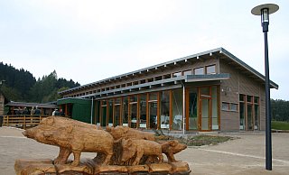 Waldinformationszentrum: Der Hammerhof an den Hängen des Teutoburger Waldes. - Foto: NW Waldinformationszentrum: Der Hammerhof an den Hängen des Teutoburger Waldes. - Foto: NW
