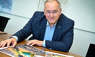 CDU-Fraktionschef Ralf Nettelstroth hält viel von mehr Wasser in Bielefeld, aber nichts von einem See auf dem Kesselbrink. - Barbara Franke CDU-Fraktionschef Ralf Nettelstroth hält viel von mehr Wasser in Bielefeld, aber nichts von einem See auf dem Kesselbrink. - Barbara Franke