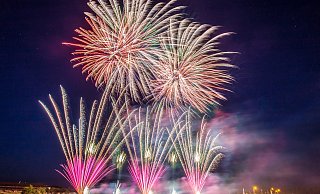 Wettbewerb: Highlight des Abends sind die drei musiksynchronen Feuerwerke. - Veranstalter Wettbewerb: Highlight des Abends sind die drei musiksynchronen Feuerwerke. - Veranstalter