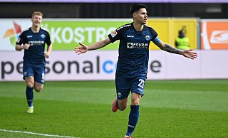 So jubelte SCP-Kapitän Raphael Obermair am 15. März 2025 über seinen Treffer beim 5:3-Heimsieg gegen Kaiserslautern. In der Neuauflage des Duells ist der 29-Jährige nun aber wohl zum Zuschauen verdammt. - Imago Images So jubelte SCP-Kapitän Raphael Obermair am 15. März 2025 über seinen Treffer beim 5:3-Heimsieg gegen Kaiserslautern. In der Neuauflage des Duells ist der 29-Jährige nun aber wohl zum Zuschauen verdammt. - Imago Images