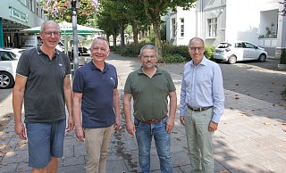 Wolfgang Peters (v.l.), Konrad Scherf und Paul-Michael Schröder sowie Matthias Hack vom Beirat der Projektgesellschaft sind sich sicher, dass das City-Outlet die Innenstadt Bad Lippspringes wiederbeleben wird. - Uwe Müller Wolfgang Peters (v.l.), Konrad Scherf und Paul-Michael Schröder sowie Matthias Hack vom Beirat der Projektgesellschaft sind sich sicher, dass das City-Outlet die Innenstadt Bad Lippspringes wiederbeleben wird. - Uwe Müller