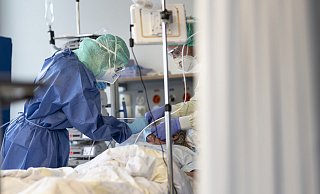Covid-Patienten auf Intesivstationen bleiben mehrere Wochen. - picture alliance/KEYSTONE Covid-Patienten auf Intesivstationen bleiben mehrere Wochen. - picture alliance/KEYSTONE
