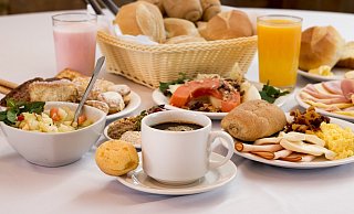 Beim Frühstück im Bäckerei-Café, selbst für einen einzelnen Kaffee, müssen sich Kunden registrieren, wenn sie ihre Leckereien vor Ort verzehren möchten. - Pixabay (Symbolfoto) Beim Frühstück im Bäckerei-Café, selbst für einen einzelnen Kaffee, müssen sich Kunden registrieren, wenn sie ihre Leckereien vor Ort verzehren möchten. - Pixabay (Symbolfoto)