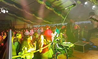 Beste Stimmung herrschte am Sonntagabend im Festzelt. - Uwe Müller Beste Stimmung herrschte am Sonntagabend im Festzelt. - Uwe Müller