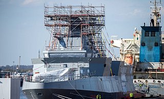 Ein Kriegsschiff vom Typ Meko 200 für Ägypten im Neustädter Hafen. - Foto: Sina Schuldt/dpa Ein Kriegsschiff vom Typ Meko 200 für Ägypten im Neustädter Hafen. - Foto: Sina Schuldt/dpa