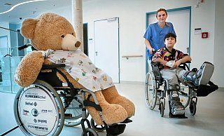 Eine Bettenauslastung von 80 Prozent ist das (ferne) Ziel. Ob dieser Bär seinen Teil dazu beitragen kann, darf bezweifelt werden. - Barbara Franke Eine Bettenauslastung von 80 Prozent ist das (ferne) Ziel. Ob dieser Bär seinen Teil dazu beitragen kann, darf bezweifelt werden. - Barbara Franke