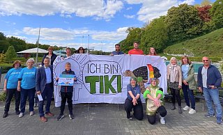 Die Kooperationspartner des Bürener Kinder- und Jugendschutzprojekts Sommer – Sonne – Sicherheit freuen sich über den Kampagnenstart im Freibad. - Stadt Büren Die Kooperationspartner des Bürener Kinder- und Jugendschutzprojekts Sommer – Sonne – Sicherheit freuen sich über den Kampagnenstart im Freibad. - Stadt Büren