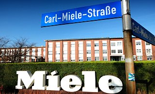 Miele aus Gütersloh schafft es Rang 25 der 50 beliebtesten Arbeitgeber in Deutschland. Auch Dr. Oetker aus Bielefeld ist vertreten - auf Platz 30. - Andreas Frücht Miele aus Gütersloh schafft es Rang 25 der 50 beliebtesten Arbeitgeber in Deutschland. Auch Dr. Oetker aus Bielefeld ist vertreten - auf Platz 30. - Andreas Frücht