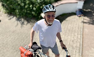 Radwanderer Konrad Monkenbusch zurück im heimischen Brackwede. - Stefan Becker Radwanderer Konrad Monkenbusch zurück im heimischen Brackwede. - Stefan Becker