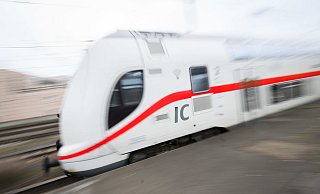 Aufgrund eines Einsatzes der Bundespolizei musste ein Intercity außerplanmäßig am Bahnhof in Salzkotten anhalten. - dpa Aufgrund eines Einsatzes der Bundespolizei musste ein Intercity außerplanmäßig am Bahnhof in Salzkotten anhalten. - dpa