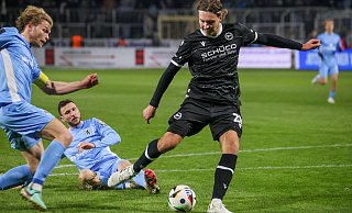 Arminia-Stürmer Roberts Uldrikis erhöht gegen 1860 München auf 2:0. Für den Letten war es der erste Treffer im DSC-Trikot. - IMAGO/Oryk HAIST Arminia-Stürmer Roberts Uldrikis erhöht gegen 1860 München auf 2:0. Für den Letten war es der erste Treffer im DSC-Trikot. - IMAGO/Oryk HAIST