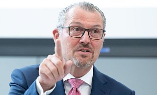 «Ein Teil der Ampel schlafwandelt durch die Krise», kritisiert Arbeitgeberpräsident Rainer Dulger. - Bernd Weißbrod/dpa «Ein Teil der Ampel schlafwandelt durch die Krise», kritisiert Arbeitgeberpräsident Rainer Dulger. - Bernd Weißbrod/dpa