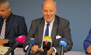 Ein gefragter Mann: Hans-Joachim Grote. - Innenministerium SH Ein gefragter Mann: Hans-Joachim Grote. - Innenministerium SH