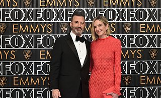Jimmy Kimmel und Molly McNearney bei der Verleihung der 75. Primetime Emmy Awards. - Richard Shotwell/Invision/AP/dpa Jimmy Kimmel und Molly McNearney bei der Verleihung der 75. Primetime Emmy Awards. - Richard Shotwell/Invision/AP/dpa