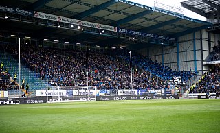 Am 3. Mai 2019 gastierte der SCP zuletzt beim DSC Arminia Bielefeld. Die aktive Fanszene aus Paderborn sorgte damals im Stehplatzblock für Stimmung. Diesmal wollen die SCP-Supporters ihr Team von den Sitzplatzblöcken aus unterstützen. - picture alliance/dpa/Revierfoto Am 3. Mai 2019 gastierte der SCP zuletzt beim DSC Arminia Bielefeld. Die aktive Fanszene aus Paderborn sorgte damals im Stehplatzblock für Stimmung. Diesmal wollen die SCP-Supporters ihr Team von den Sitzplatzblöcken aus unterstützen. - picture alliance/dpa/Revierfoto