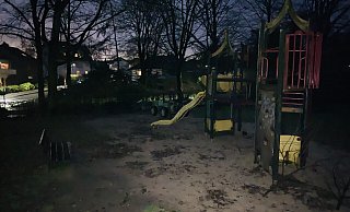 Wenn’s jetzt schon so früh dunkel wird, ist es nachmittags auf Spielplätzen nicht besonders einladend – eher im Gegenteil. Das könnte sich womöglich bald ändern. - Ivonne Michel Wenn’s jetzt schon so früh dunkel wird, ist es nachmittags auf Spielplätzen nicht besonders einladend – eher im Gegenteil. Das könnte sich womöglich bald ändern. - Ivonne Michel