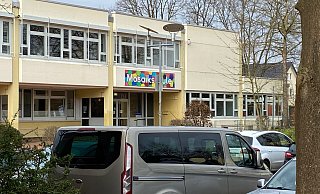 Beim Lichterfest an der Mosaikschule in Gütersloh ist es am Donnerstag zu Vorfällen gekommen, die einen Polizeieinsatz nach sich gezogen haben. - Christian Bröder Beim Lichterfest an der Mosaikschule in Gütersloh ist es am Donnerstag zu Vorfällen gekommen, die einen Polizeieinsatz nach sich gezogen haben. - Christian Bröder