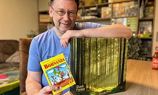Der Gütersloher Uwe Rosenberg ist in der Spiele-Szene ein echter Star. Der 54-Jährige entwickelt Gesellschaftsspiele. - Christian Bröder Der Gütersloher Uwe Rosenberg ist in der Spiele-Szene ein echter Star. Der 54-Jährige entwickelt Gesellschaftsspiele. - Christian Bröder