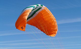 Ein Gleitschirmflieger aus dem Kreis Gütersloh ist am Brunsberg bei Höxter abgestürzt - mit tödlichen Folgen. - Symbolbild: Pixabay Ein Gleitschirmflieger aus dem Kreis Gütersloh ist am Brunsberg bei Höxter abgestürzt - mit tödlichen Folgen. - Symbolbild: Pixabay